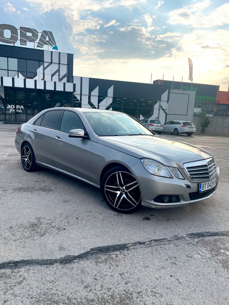 Mercedes-Benz E 200 Bluetec, снимка 1 - Автомобили и джипове - 47399590