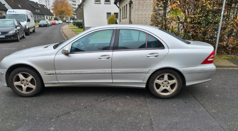 Mercedes-Benz C 180, снимка 2 - Автомобили и джипове - 48471953