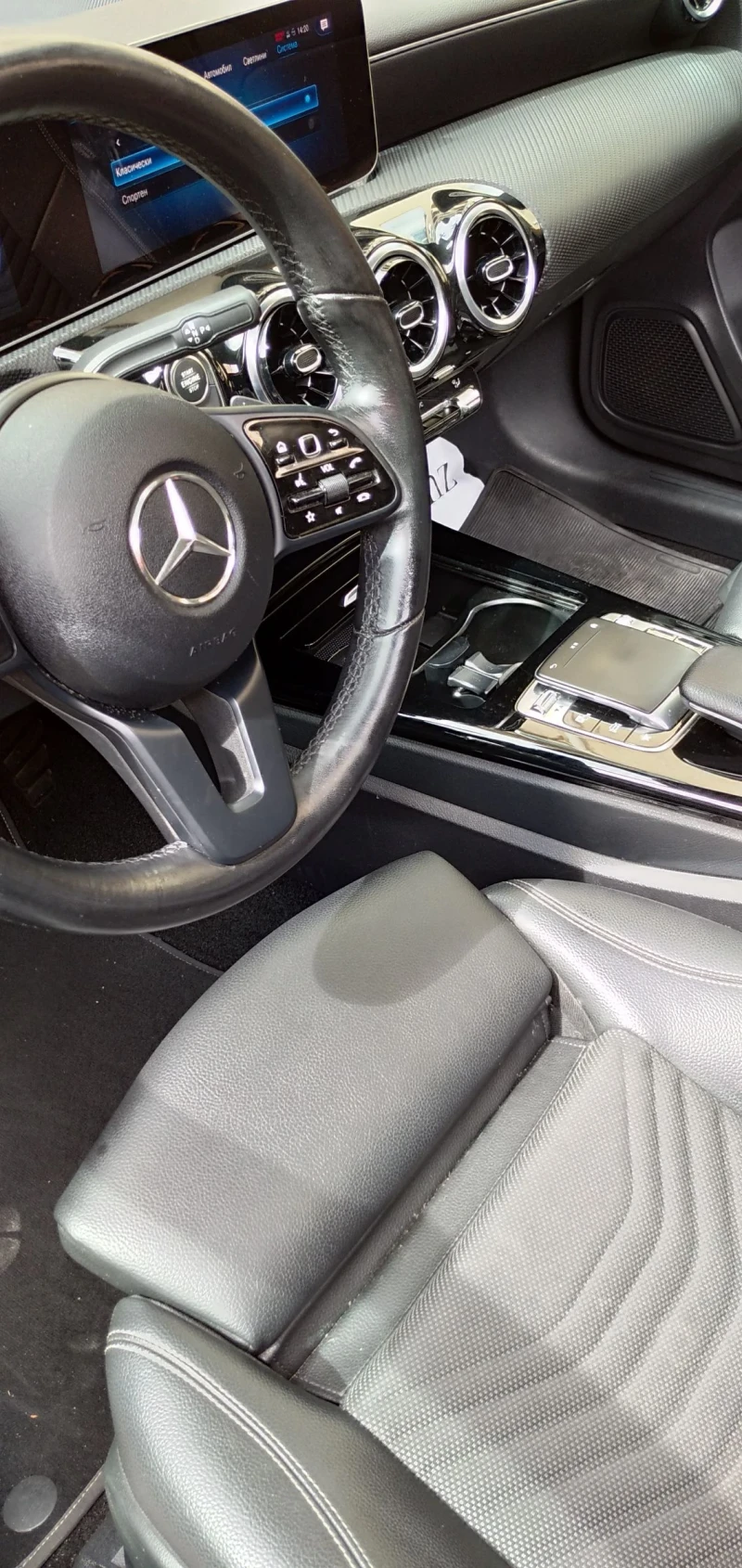 Mercedes-Benz A 180 Pano* LED* 3d.CAMERA* SPORT, снимка 5 - Автомобили и джипове - 49654923