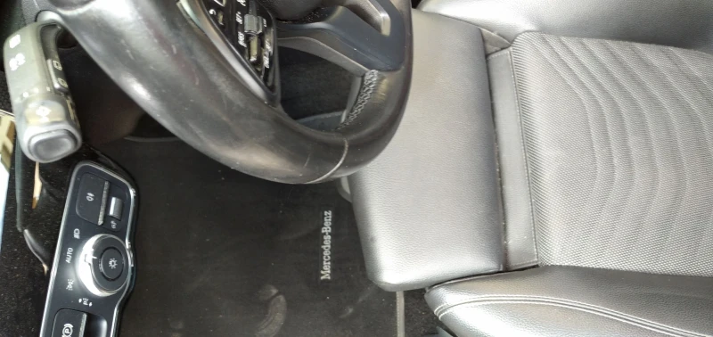 Mercedes-Benz A 180 Pano* LED* 3d.CAMERA* SPORT, снимка 3 - Автомобили и джипове - 49654923