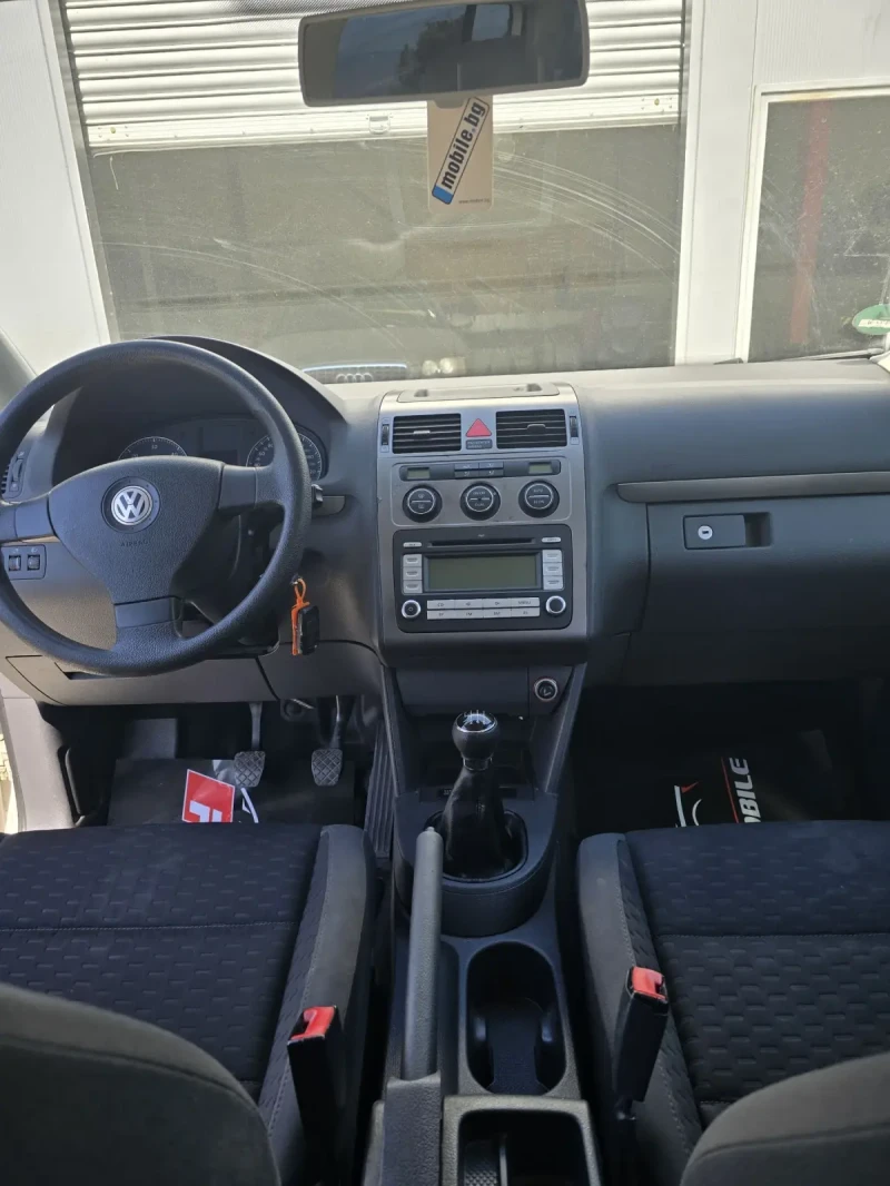 VW Touran Нов внос.Топ съсътояние, снимка 6 - Автомобили и джипове - 51533368