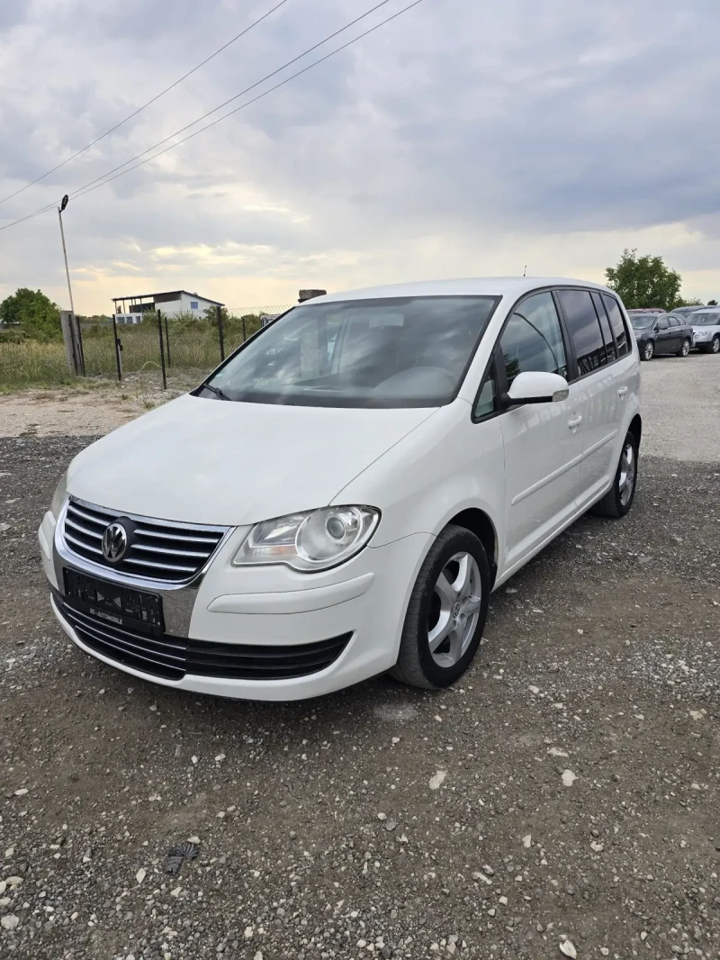 VW Touran Нов внос.Топ съсътояние, снимка 2 - Автомобили и джипове - 51533368