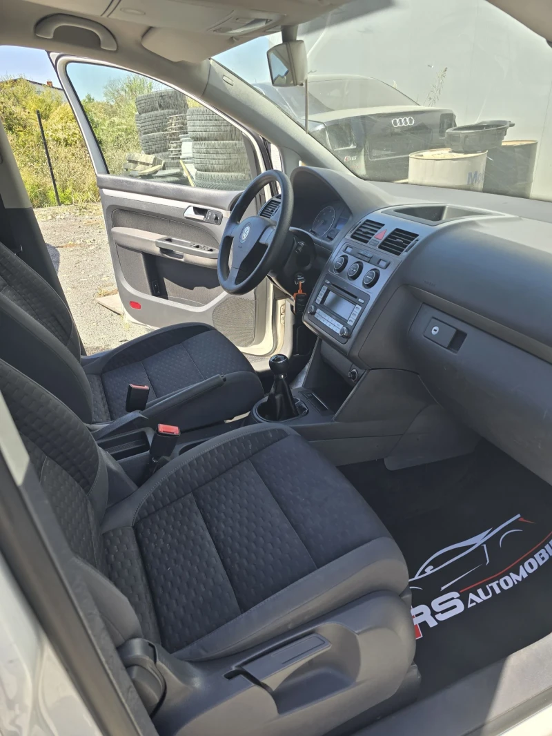 VW Touran Нов внос.Топ съсътояние, снимка 11 - Автомобили и джипове - 51533368