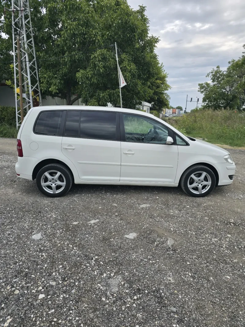 VW Touran Нов внос.Топ съсътояние, снимка 4 - Автомобили и джипове - 51533368