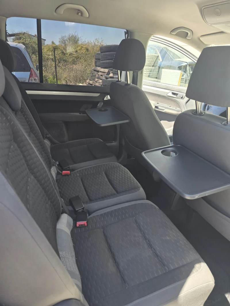 VW Touran Нов внос.Топ съсътояние, снимка 13 - Автомобили и джипове - 51533368
