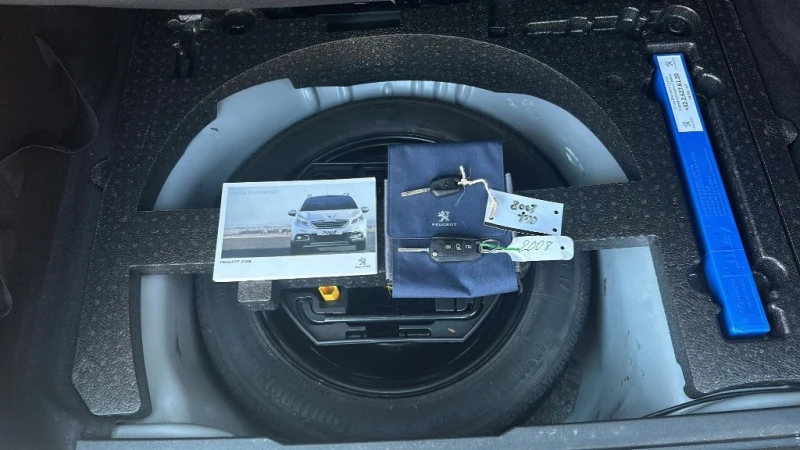 Peugeot 2008 1.2 VTi Allure, Панорама, снимка 14 - Автомобили и джипове - 51747284