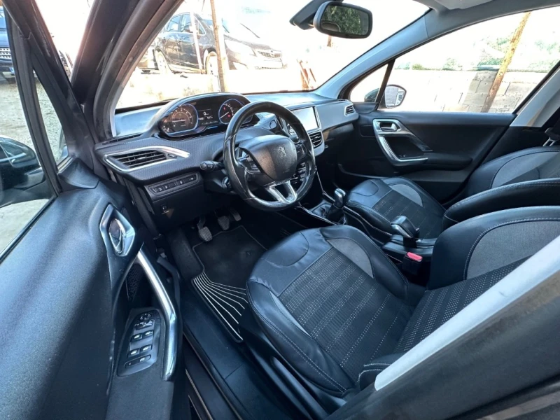 Peugeot 2008 1.2 VTi Allure, Панорама, снимка 10 - Автомобили и джипове - 51747284