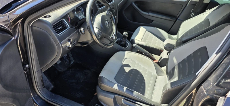VW Jetta 1.6 TDI , снимка 11 - Автомобили и джипове - 51819634