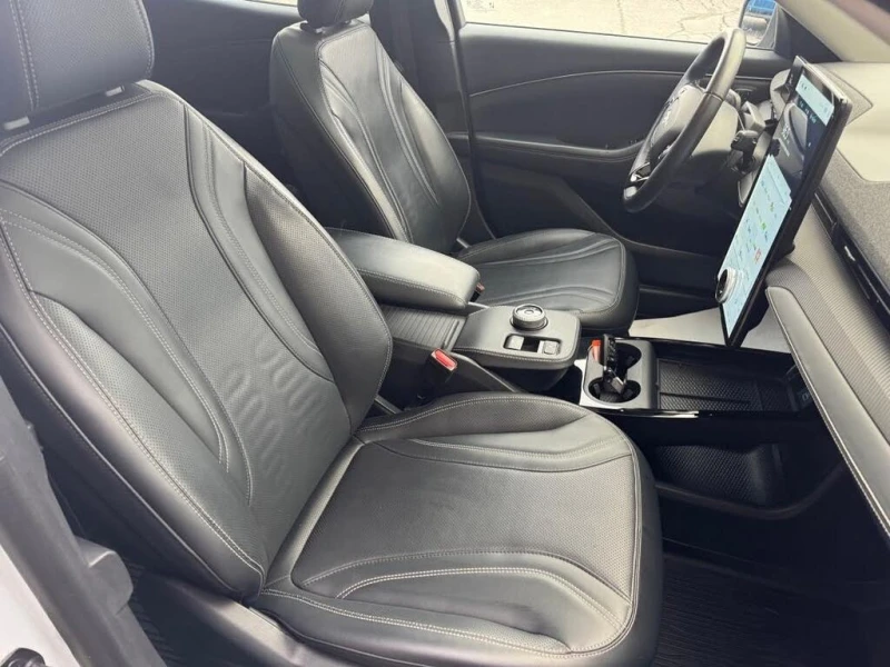 Ford Mustang Mach-E ПАМЕТ* ПАНОРАМА* КОЖА* ПОДГРЕВ, снимка 13 - Автомобили и джипове - 52728682