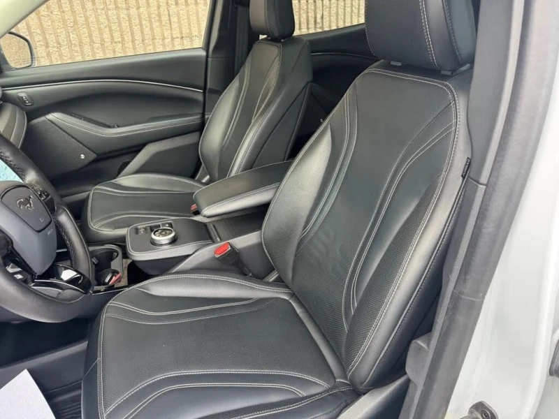 Ford Mustang Mach-E ПАМЕТ* ПАНОРАМА* КОЖА* ПОДГРЕВ, снимка 14 - Автомобили и джипове - 52728682