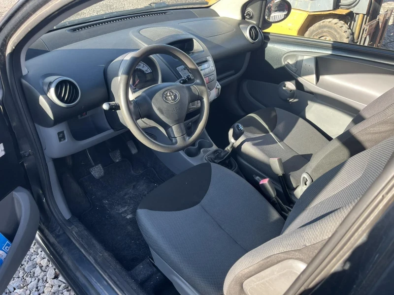 Toyota Aygo 1.0 бензин, снимка 9 - Автомобили и джипове - 52794150