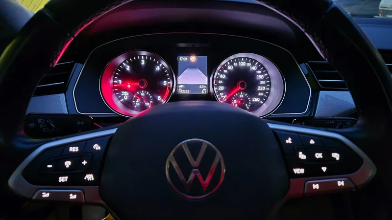 VW Passat 2.0TDI Komfort , снимка 16 - Автомобили и джипове - 52886843
