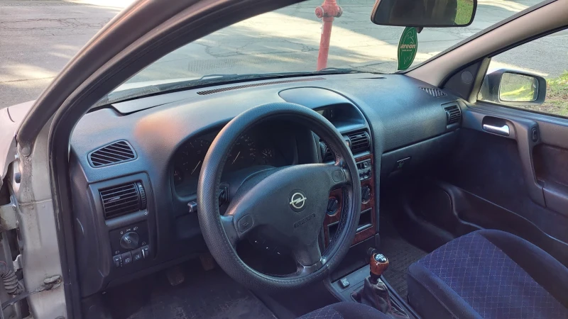 Opel Astra Комби, снимка 6 - Автомобили и джипове - 53209515