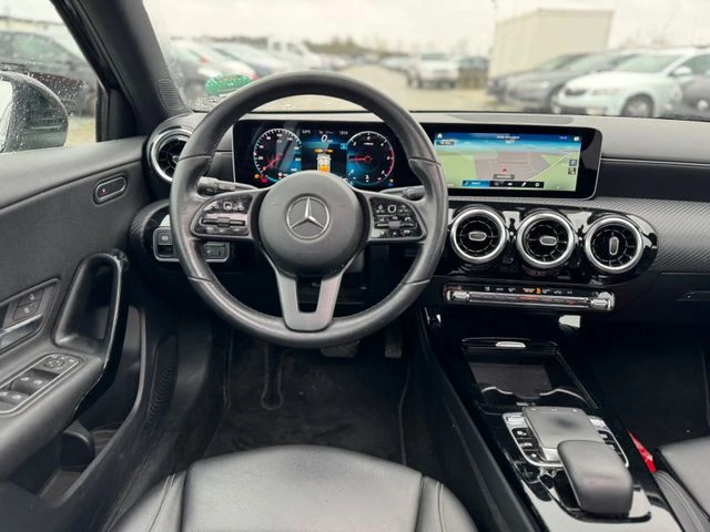 Mercedes-Benz A 180 Pano* LED* 3d.CAMERA* SPORT, снимка 11 - Автомобили и джипове - 52924159