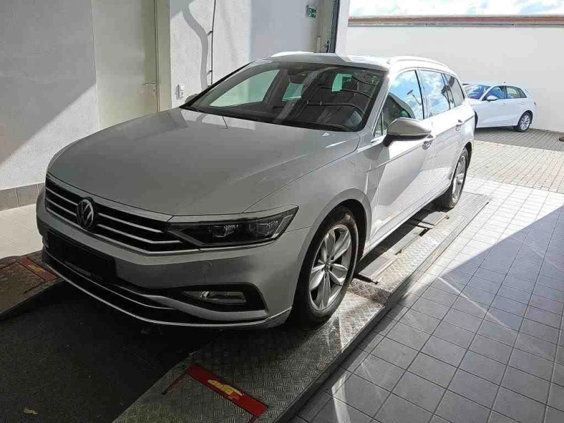 VW Passat Elegance 2.0tdi IQ.LIGHT - LED DCC ACC Масаж - 37900 лв. - 36136647 1