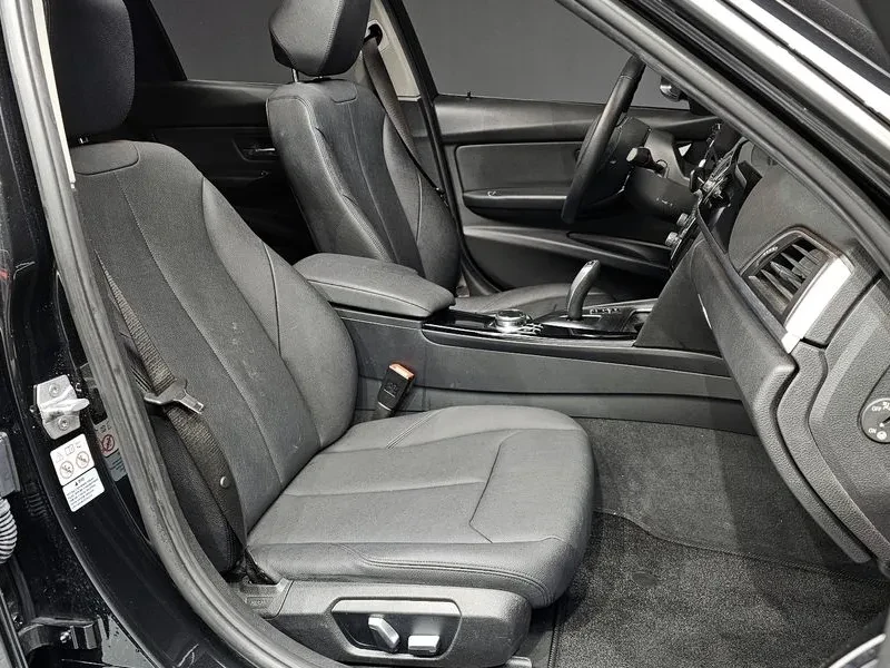 BMW 320 d, снимка 10 - Автомобили и джипове - 54592466