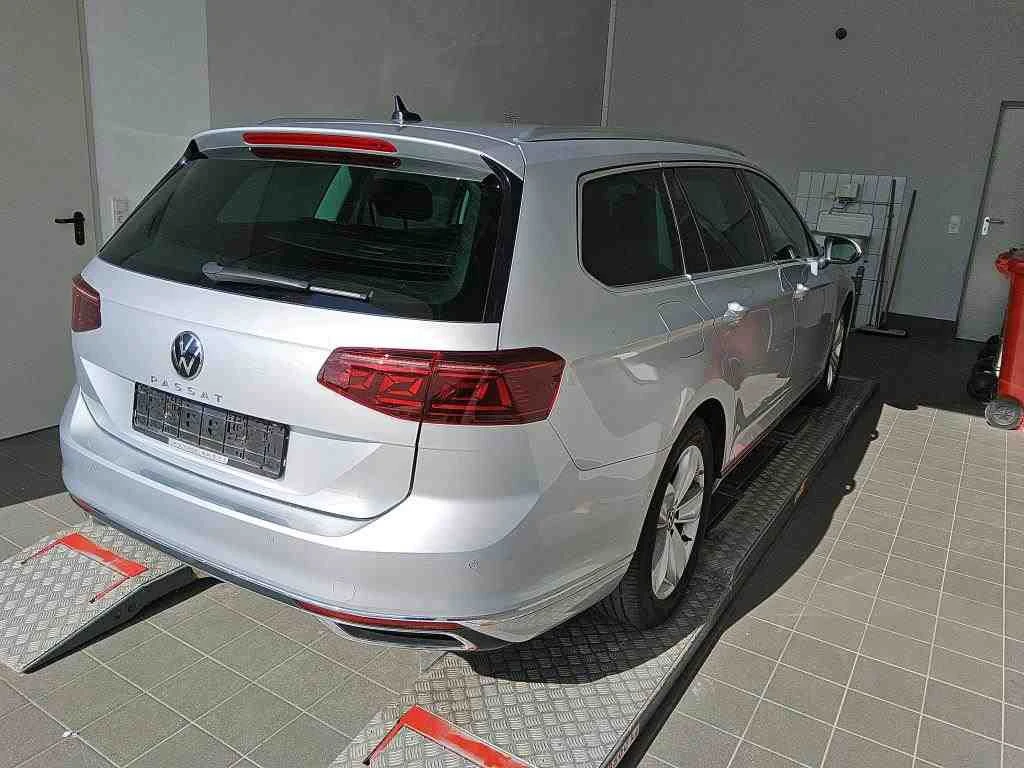 VW Passat Elegance 2.0tdi IQ.LIGHT - LED  DCC ACC Масаж  - изображение 2