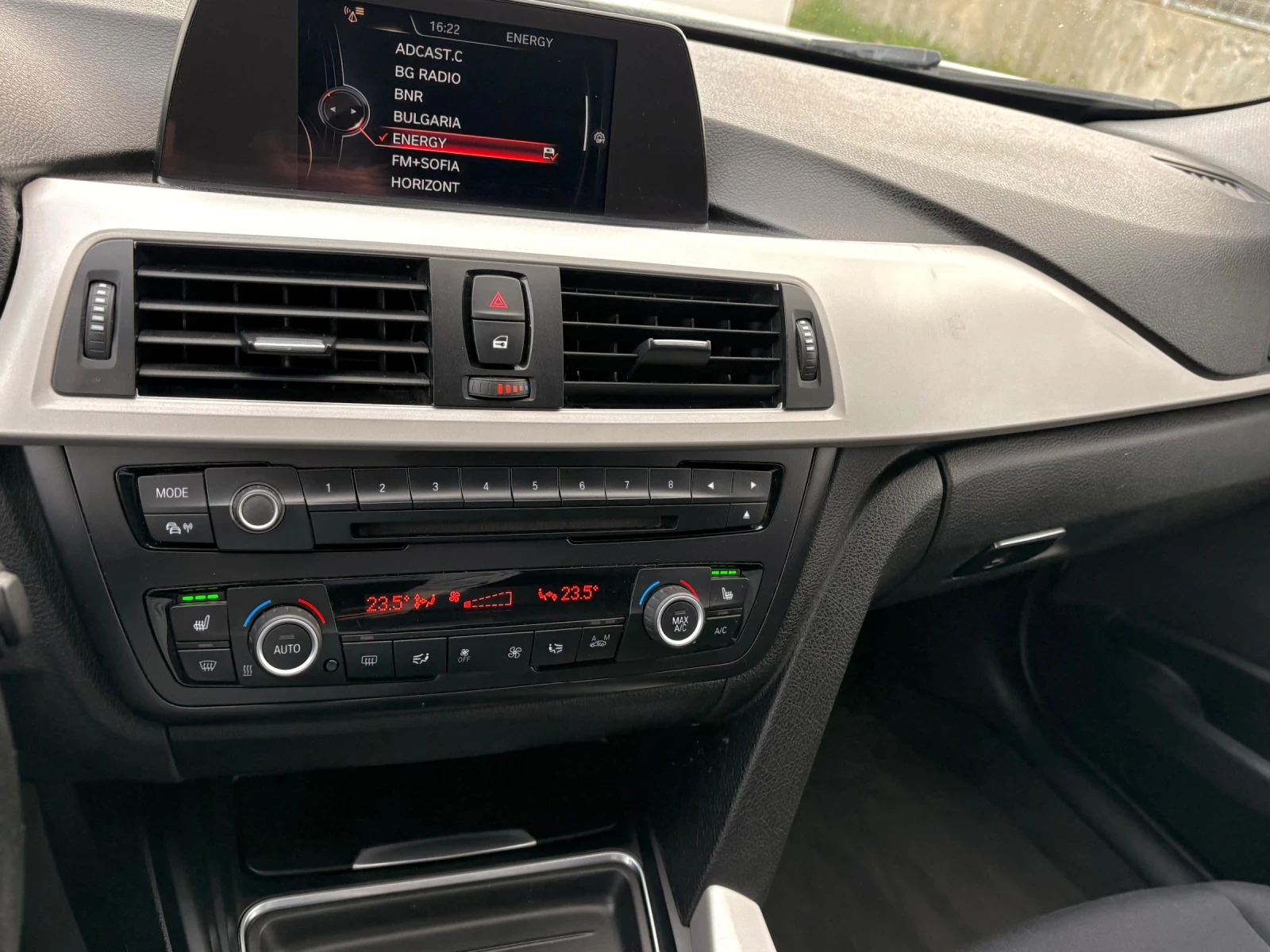 BMW 318 Full LED Key Less , снимка 6 - Автомобили и джипове - 53700676