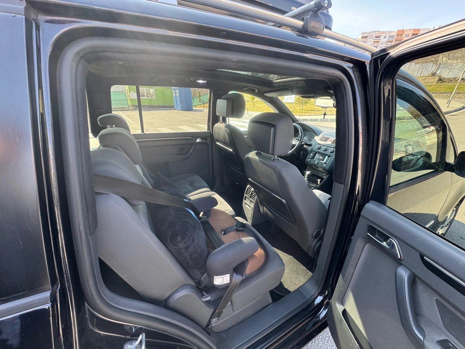 VW Touran, снимка 8 - Автомобили и джипове - 53940767