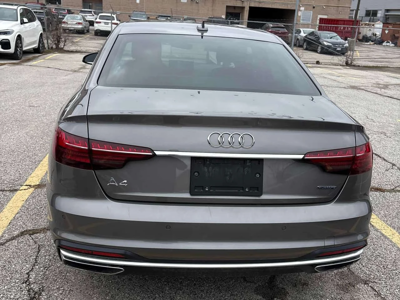 Audi A4 * ДИСТРОНИК* ГЛАВНО ПРЕДСТАВИТЕЛСТВО НА BMW* , снимка 4 - Автомобили и джипове - 54108859