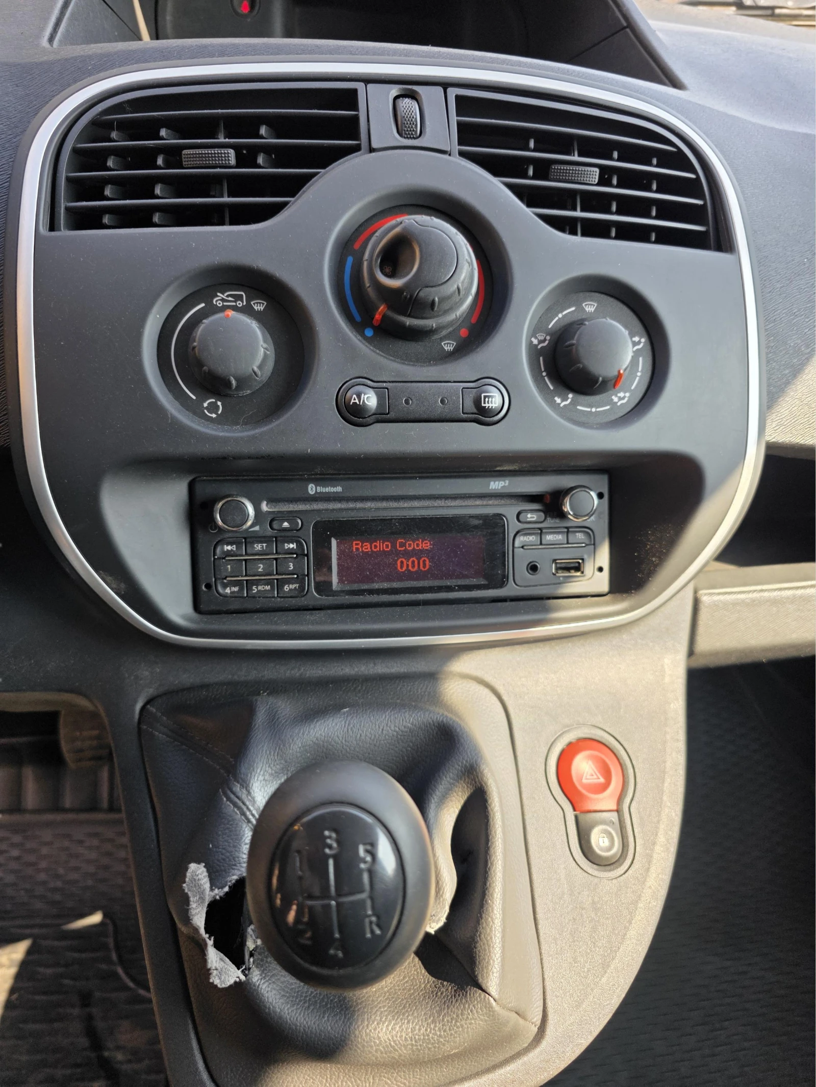 Renault Kangoo 1.5 TDCi, снимка 11 - Автомобили и джипове - 54128989