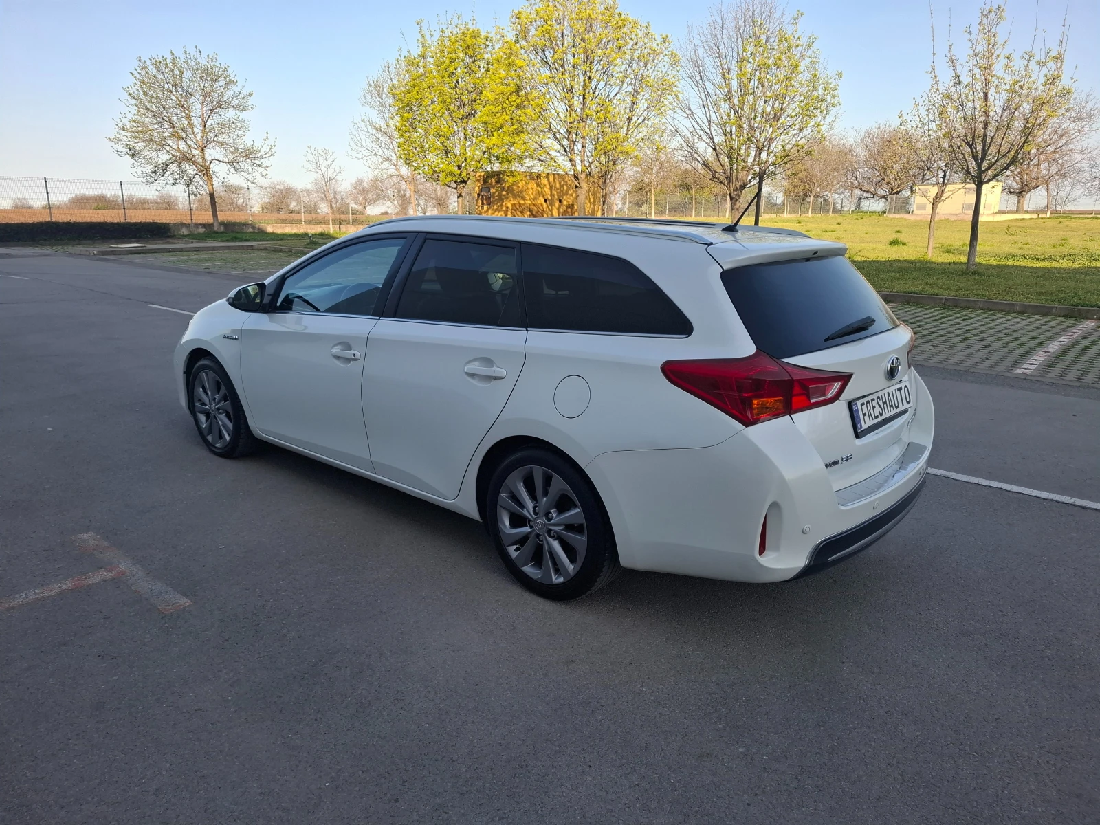 Toyota Auris 1.8HYBRID Navi ������ ������� | Mobile.bg � ����������� 4