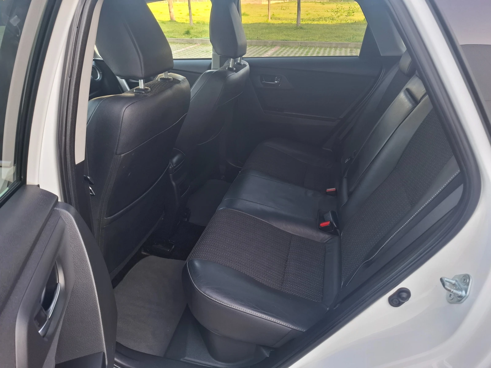 Toyota Auris 1.8HYBRID Navi ������ ������� | Mobile.bg � ����������� 8