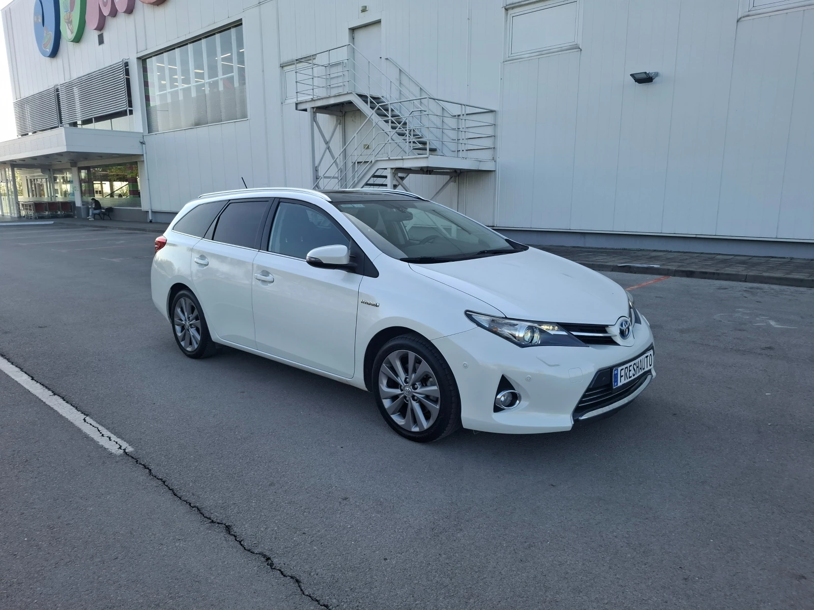 Toyota Auris 1.8HYBRID Navi ������ ������� | Mobile.bg � ����������� 2