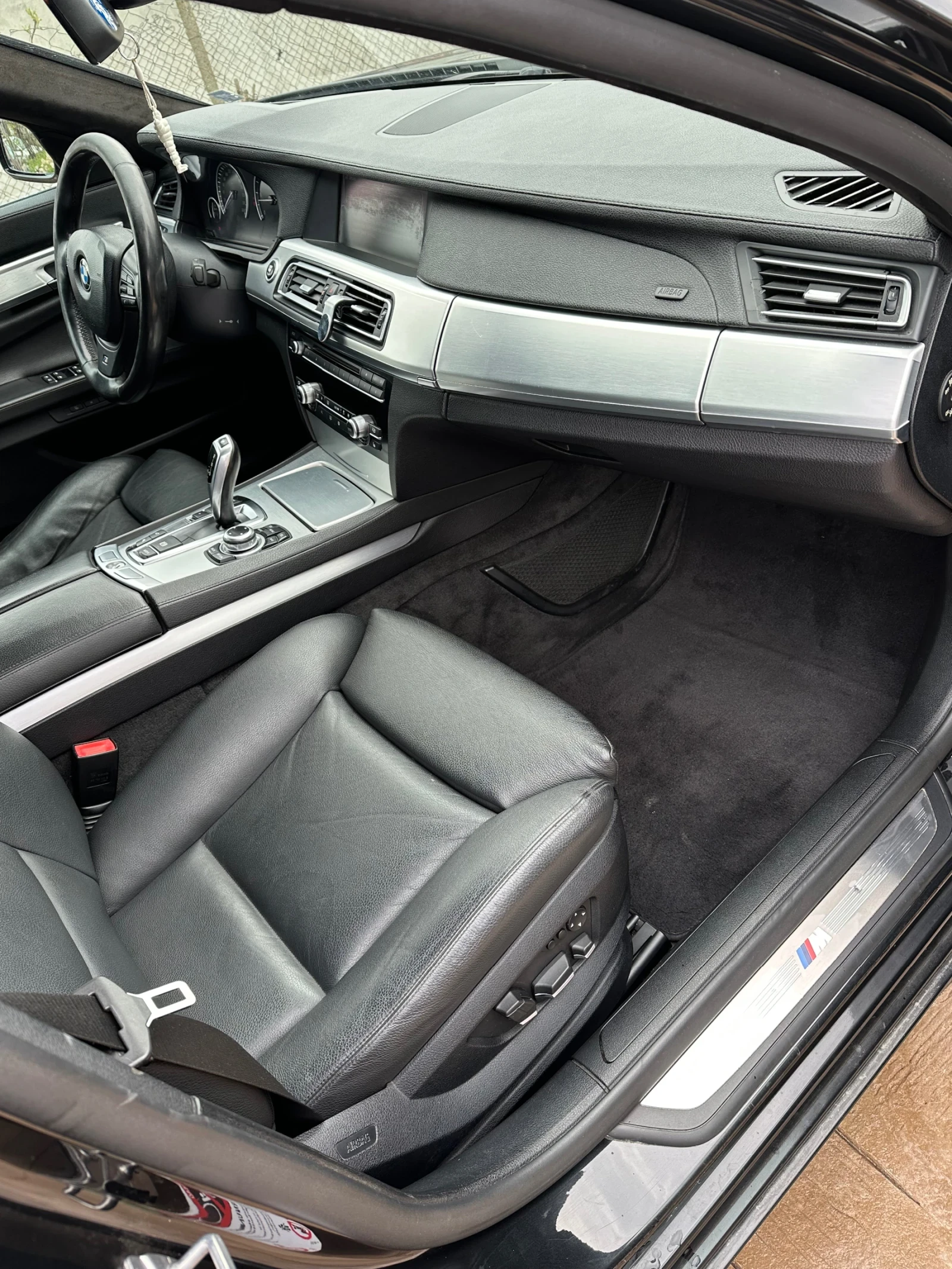 BMW 730 730 M Pack, снимка 13 - Автомобили и джипове - 55221678