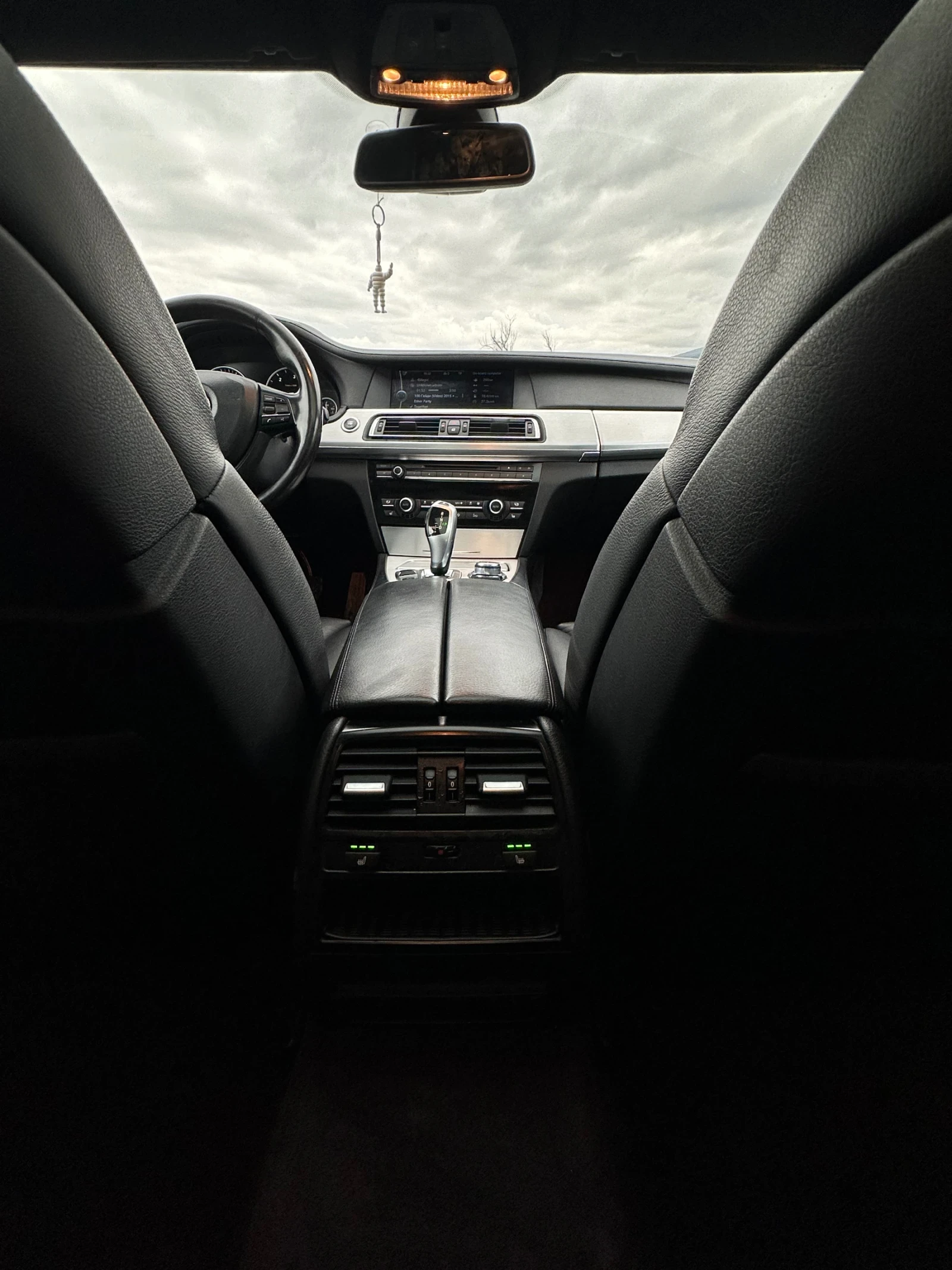 BMW 730 730 M Pack, снимка 14 - Автомобили и джипове - 55221678