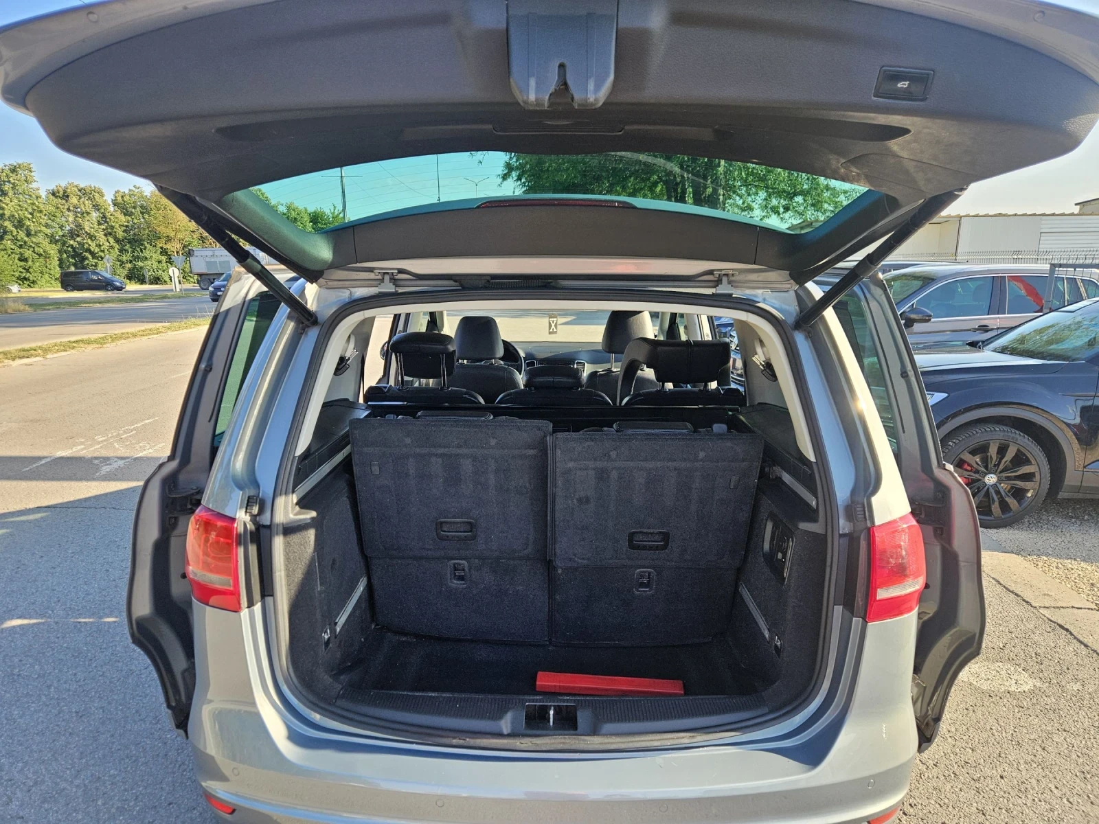 VW Sharan 2.0 tdi  177 k.c. HIGHLINE, снимка 14 - Автомобили и джипове - 55411983