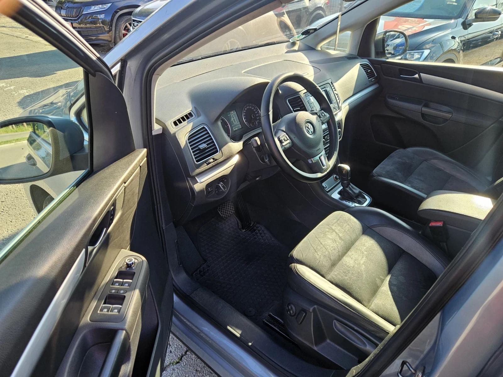 VW Sharan 2.0 tdi  177 k.c. HIGHLINE, снимка 7 - Автомобили и джипове - 55411983