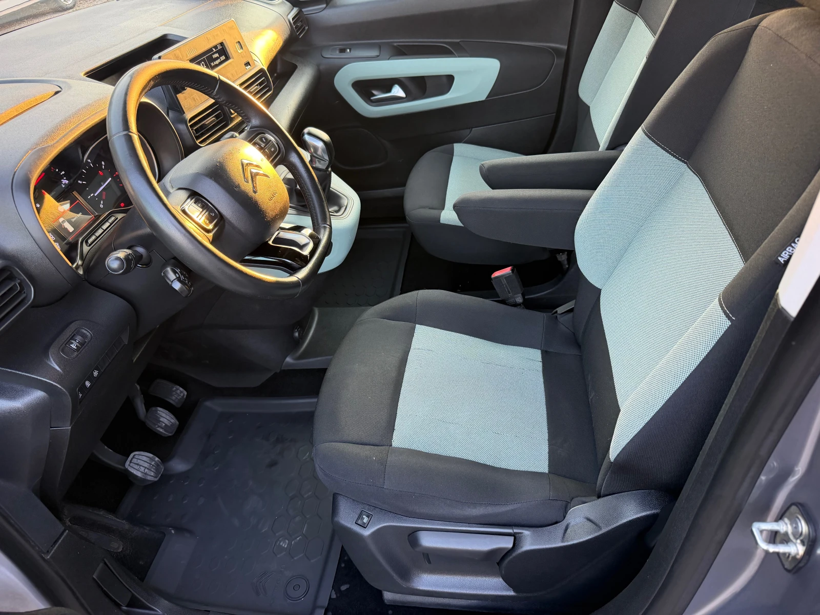 Citroen Berlingo HDI* MULTISPAIS* LED* KLIMATRONIK, снимка 11 - Автомобили и джипове - 55672216