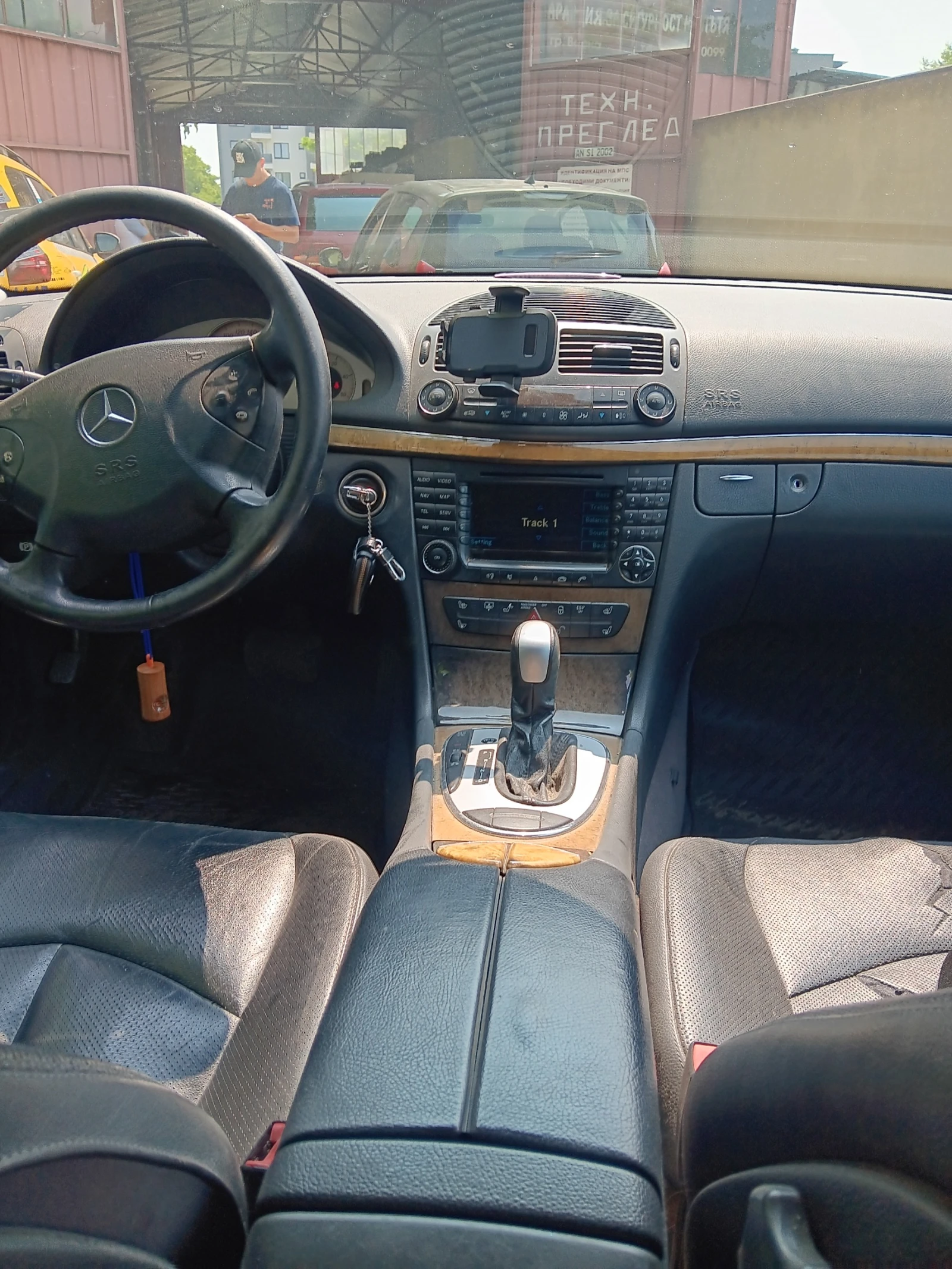 Mercedes-Benz E 400 w211, снимка 4 - Автомобили и джипове - 56105770