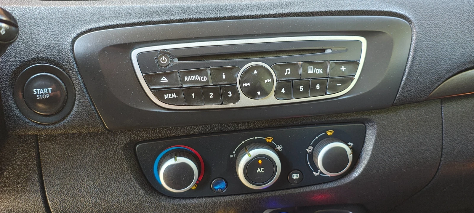Renault Scenic, снимка 2 - Автомобили и джипове - 56517585