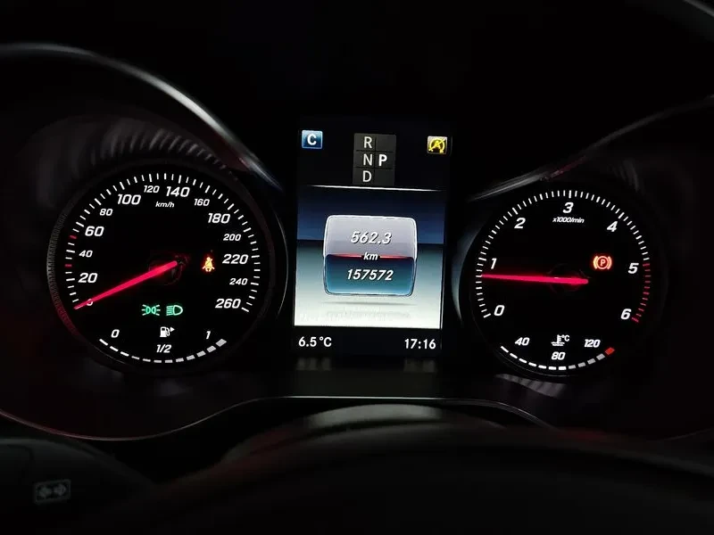 Mercedes-Benz GLC 220 D 4Matic Premium, снимка 8 - Автомобили и джипове - 53826491