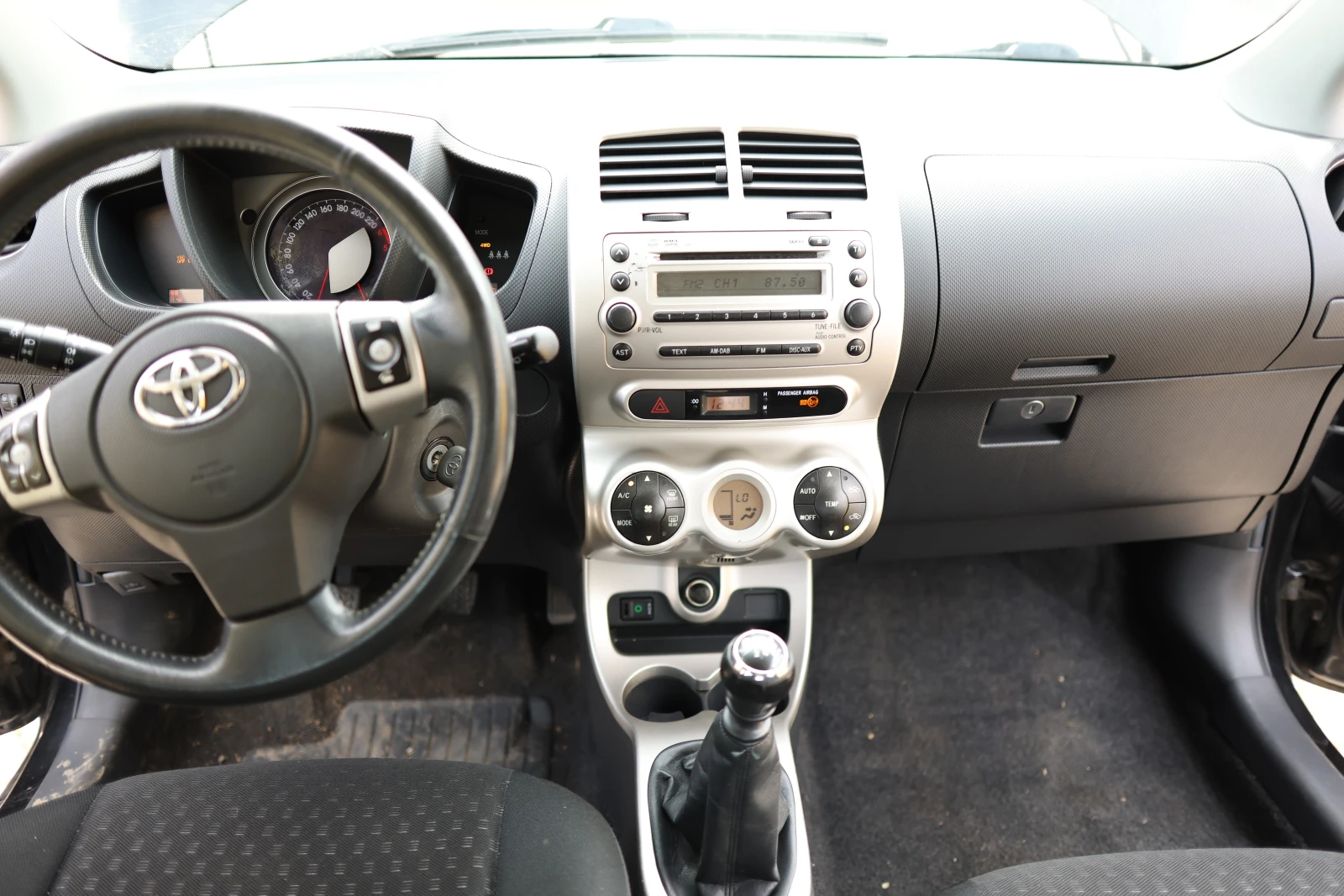 Toyota Urban Cruiser 1, 4 d4d - изображение 9