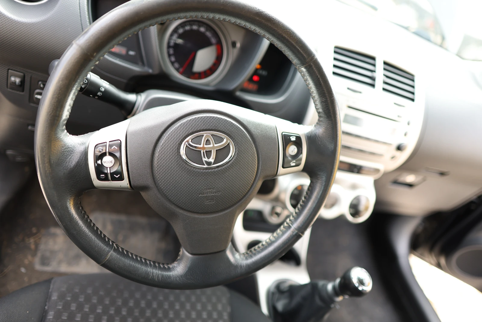 Toyota Urban Cruiser 1, 4 d4d - изображение 2