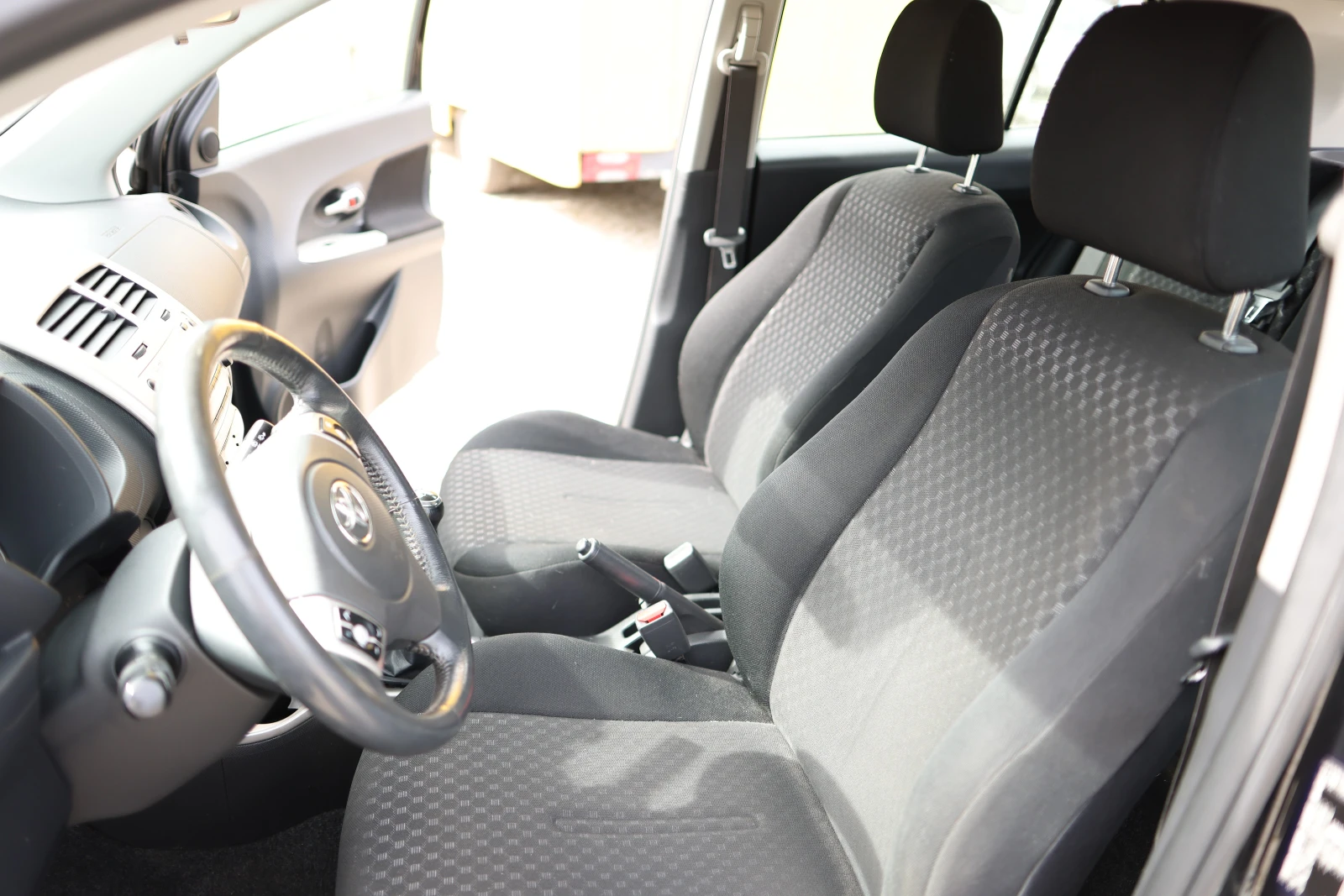 Toyota Urban Cruiser 1, 4 d4d - изображение 10