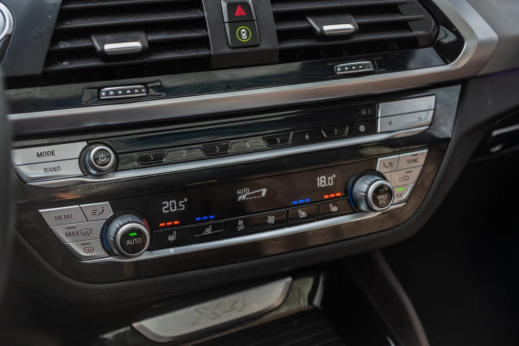 BMW X4 Drive30i* AWD* АвтоКредит* (ЦЕНА ДО БГ), снимка 7 - Автомобили и джипове - 53835719