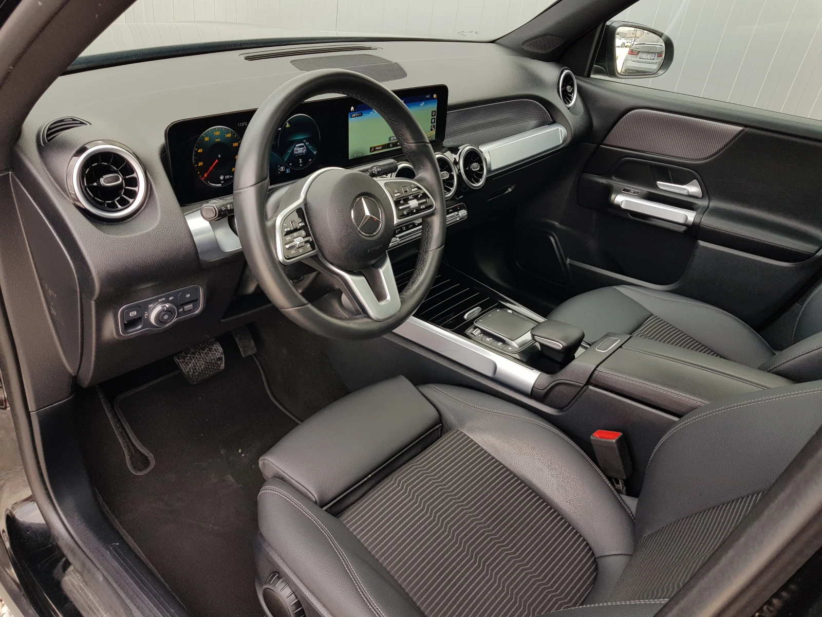 Mercedes-Benz GLB FACELIFT /03/2023 г. OM 654 EURO 6D ЛИЗИНГ, снимка 9 - Автомобили и джипове - 54148523