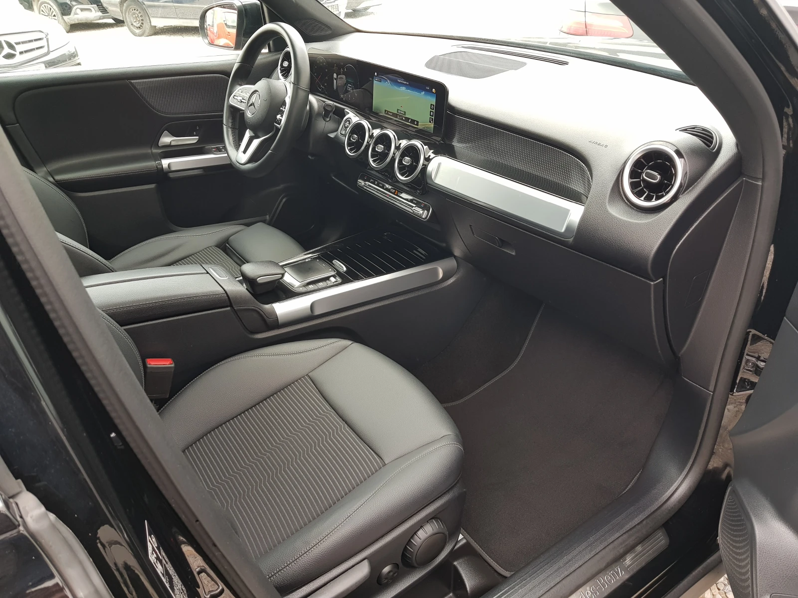 Mercedes-Benz GLB FACELIFT /03/2023 г. OM 654 EURO 6D ЛИЗИНГ, снимка 11 - Автомобили и джипове - 54148523