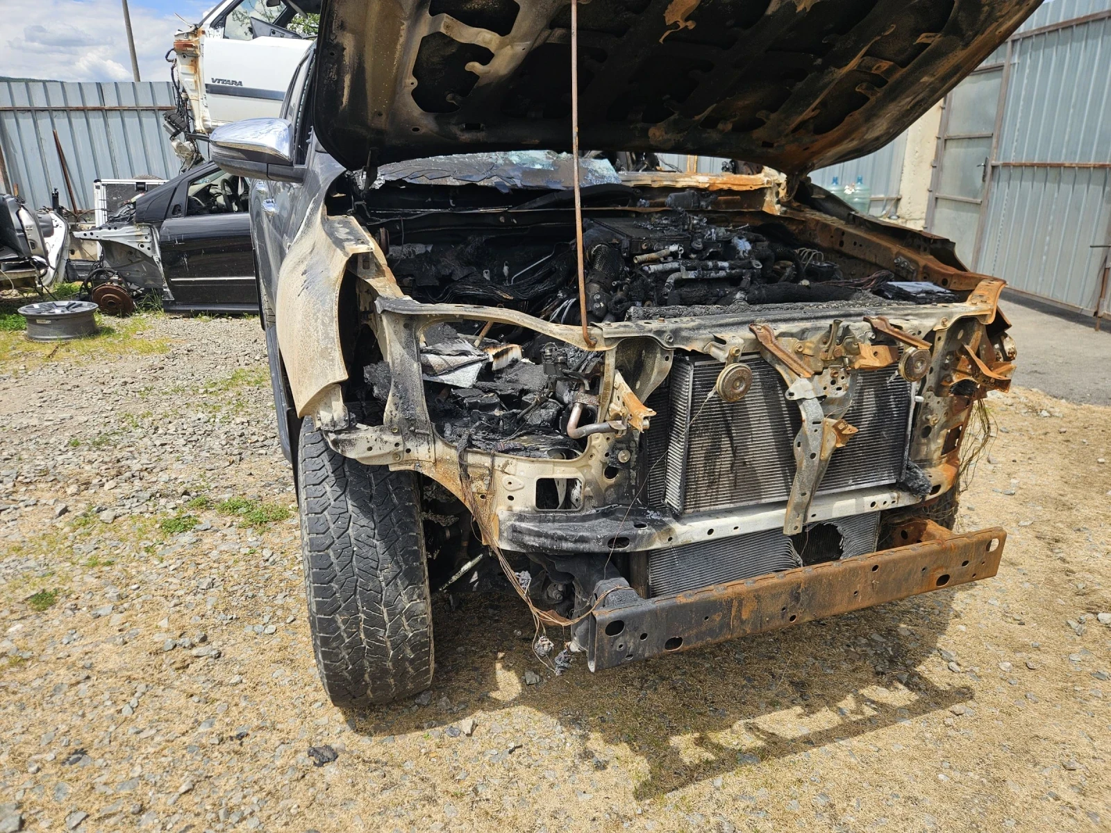 Toyota Hilux 2.4D, снимка 7 - Автомобили и джипове - 54701658