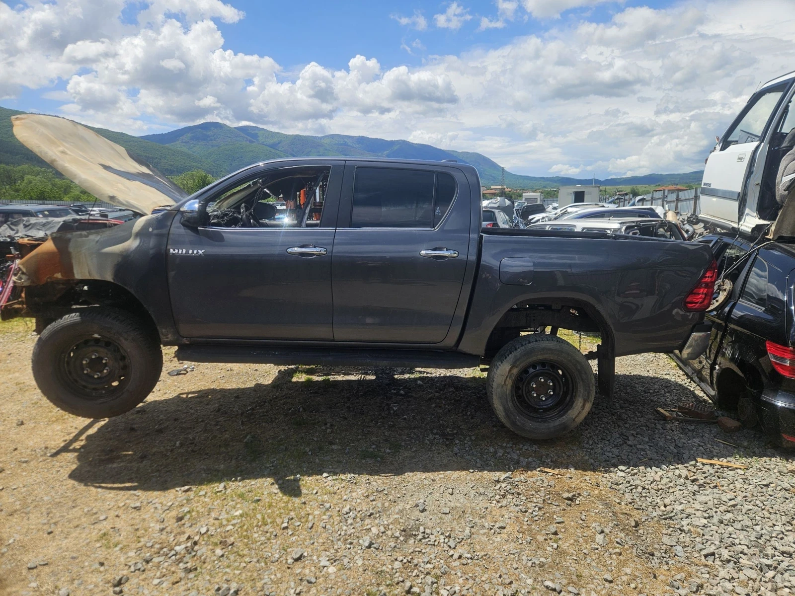 Toyota Hilux 2.4D, снимка 5 - Автомобили и джипове - 54701658