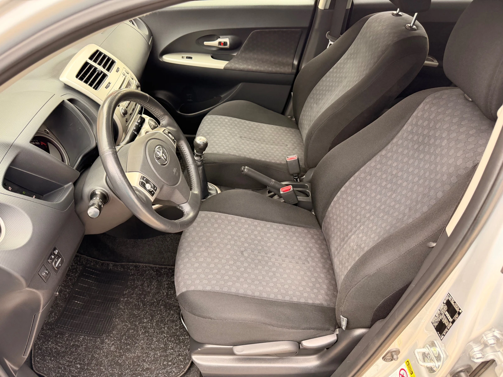 Toyota Urban Cruiser 1.4D4D* 6sk* 90ks* KEYLESS* LIZING, снимка 5 - Автомобили и джипове - 54954379