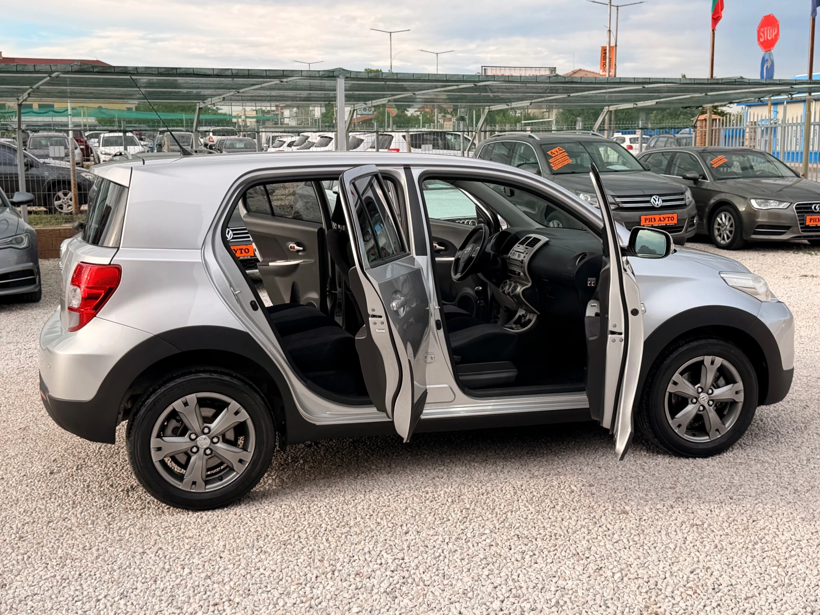 Toyota Urban Cruiser 1.4D4D* 6sk* 90ks* KEYLESS* LIZING, снимка 6 - Автомобили и джипове - 54954379