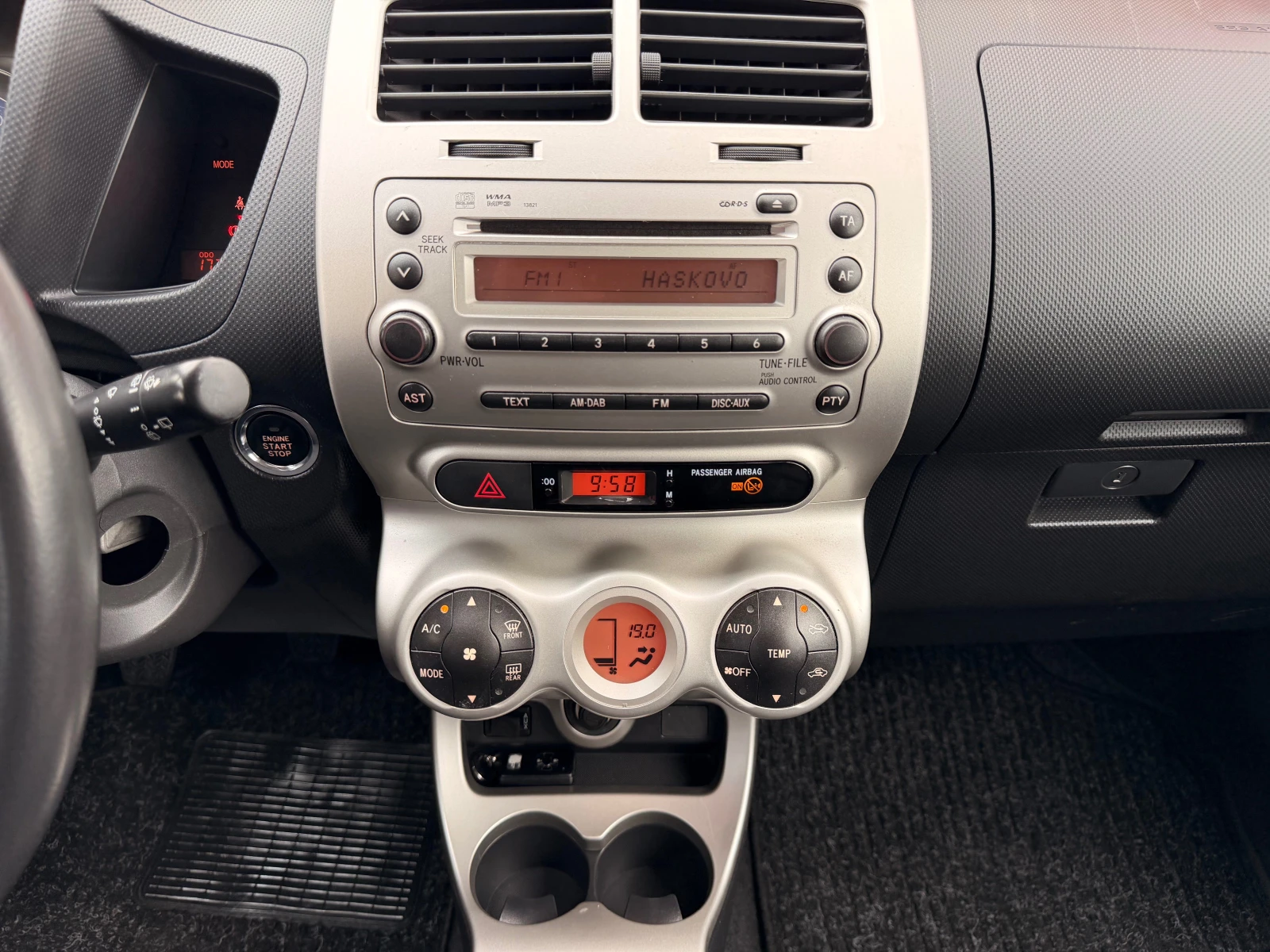 Toyota Urban Cruiser 1.4D4D* 6sk* 90ks* KEYLESS* LIZING, снимка 11 - Автомобили и джипове - 54954379