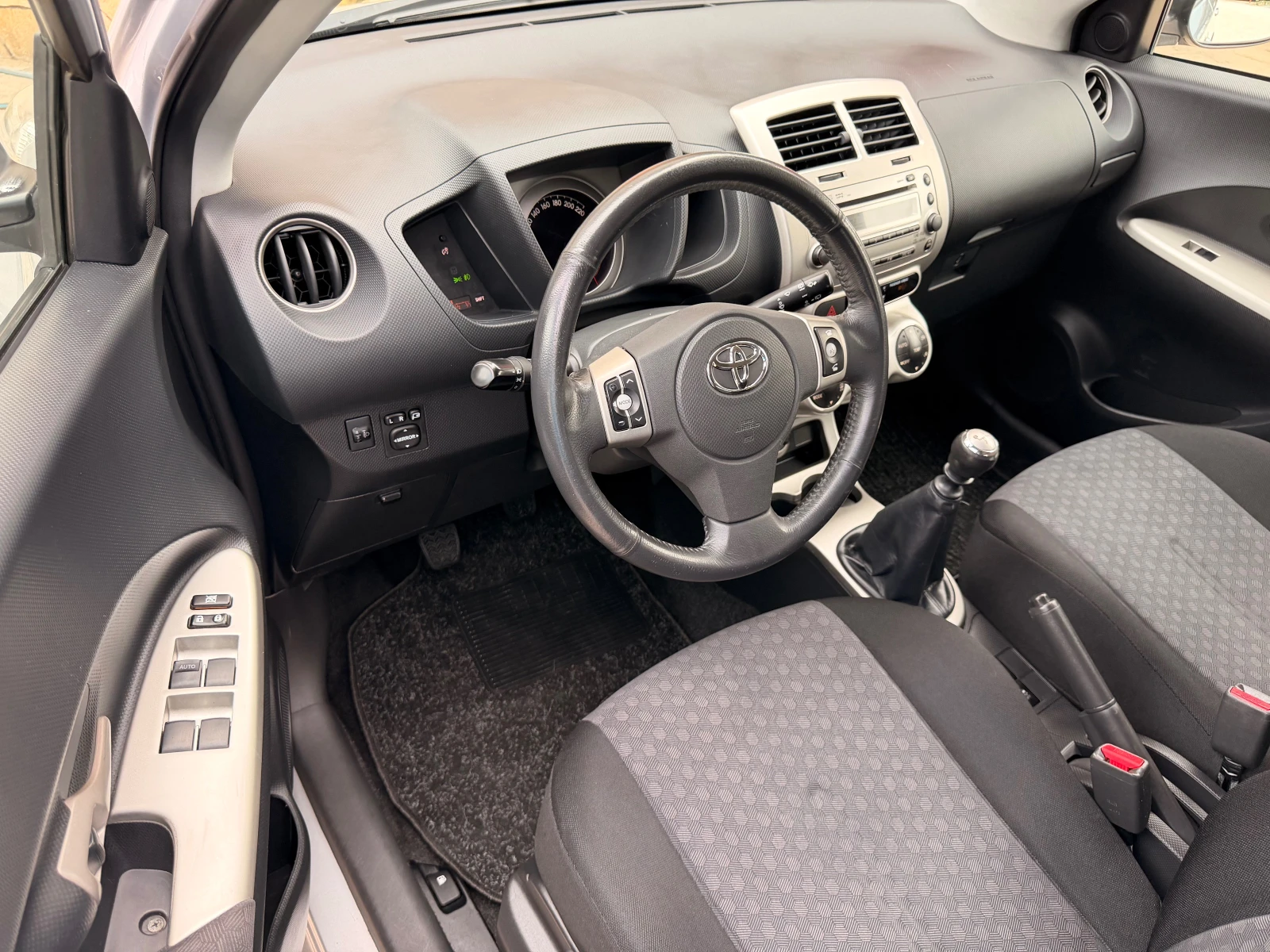 Toyota Urban Cruiser 1.4D4D* 6sk* 90ks* KEYLESS* LIZING, снимка 15 - Автомобили и джипове - 54954379