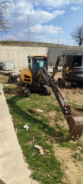 Багер Volvo EC35D, снимка 3