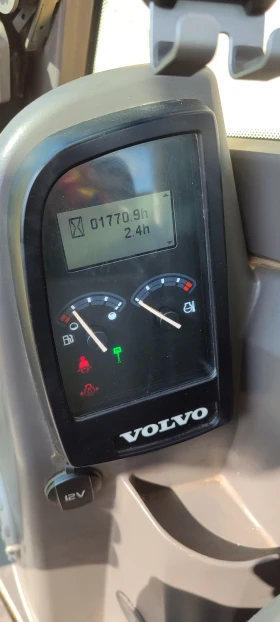 Багер Volvo EC35D, снимка 13